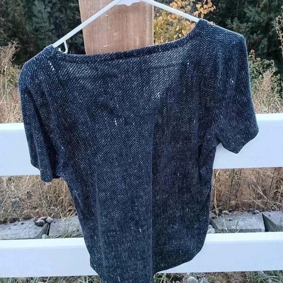 Short sleeve black and white scoop neck Lula Roe size small T-shirt - Picture 3 of 4